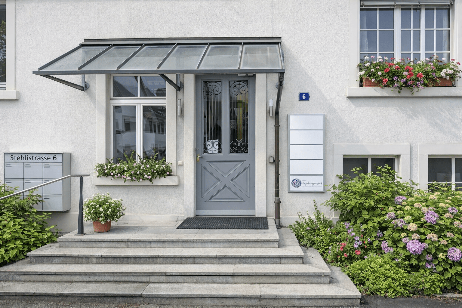 Haupteingang der Praxis